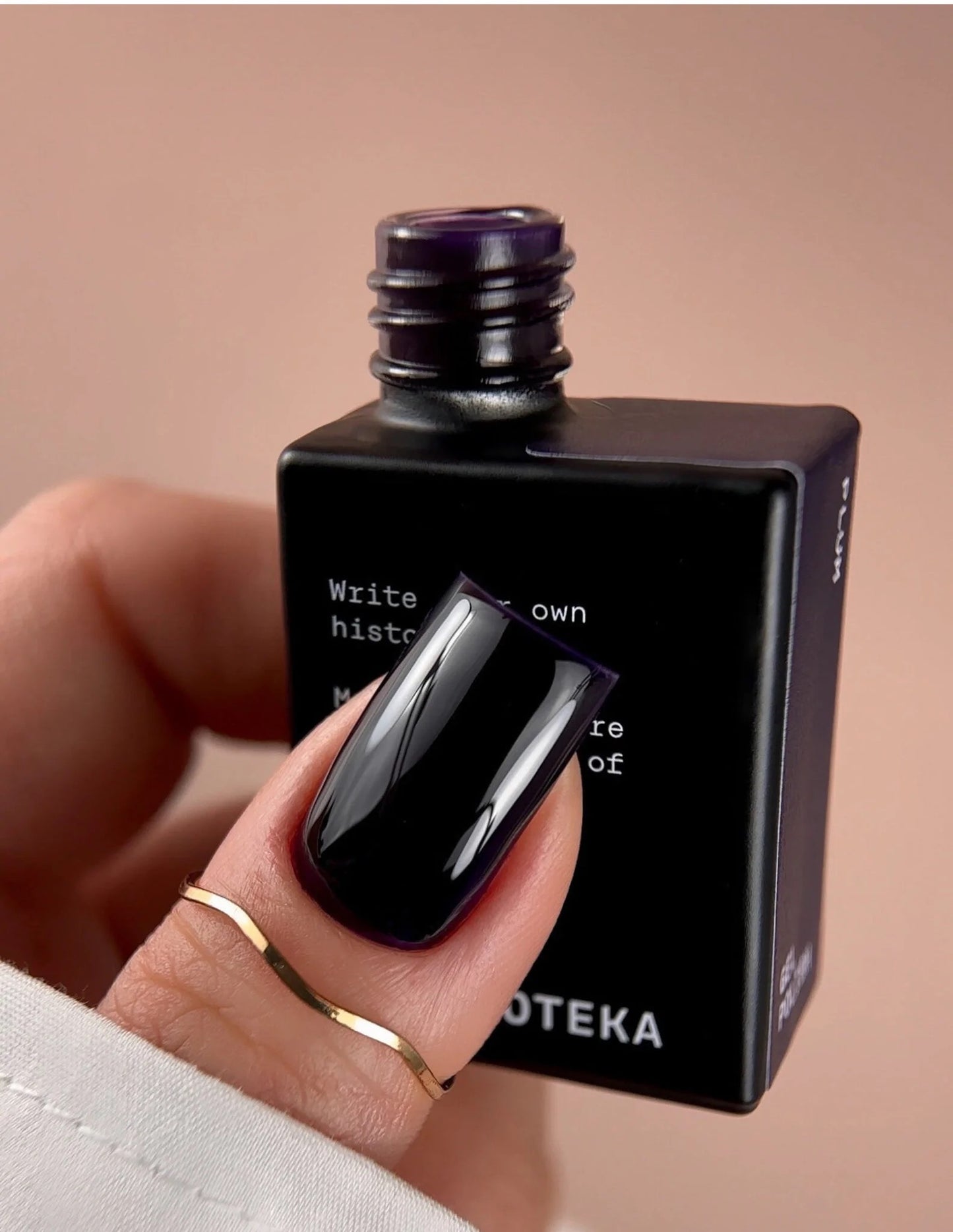 BIBLIOTEKA Gel Polish № 21 Plum – Plum, 10 ml
