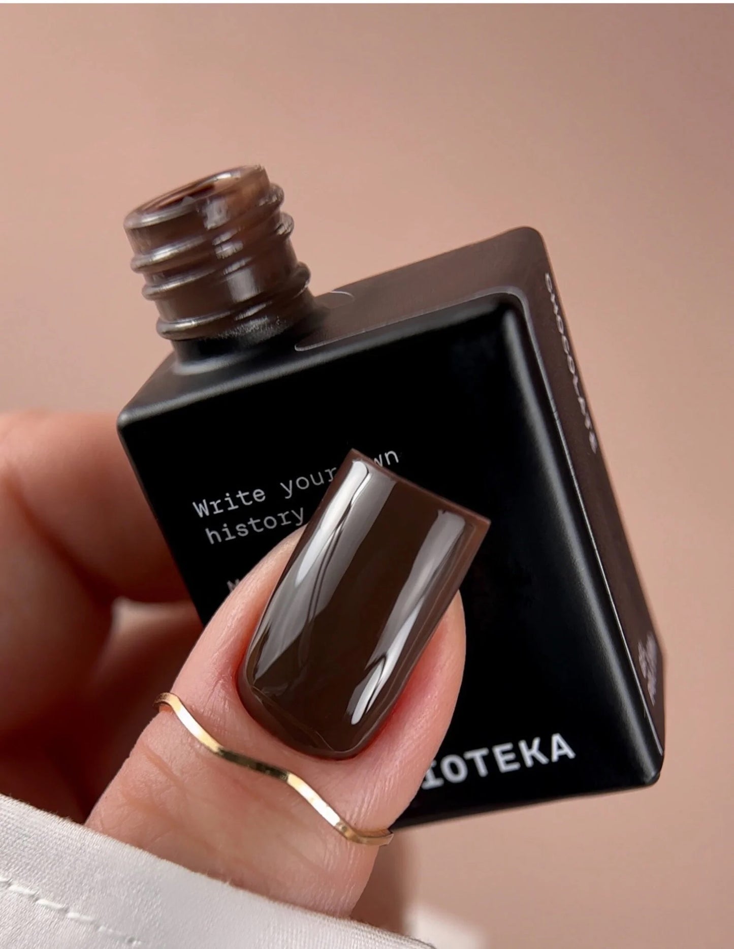BIBLIOTEKA Gel Polish № 24 Chocolate – Chocolate, 10 ml